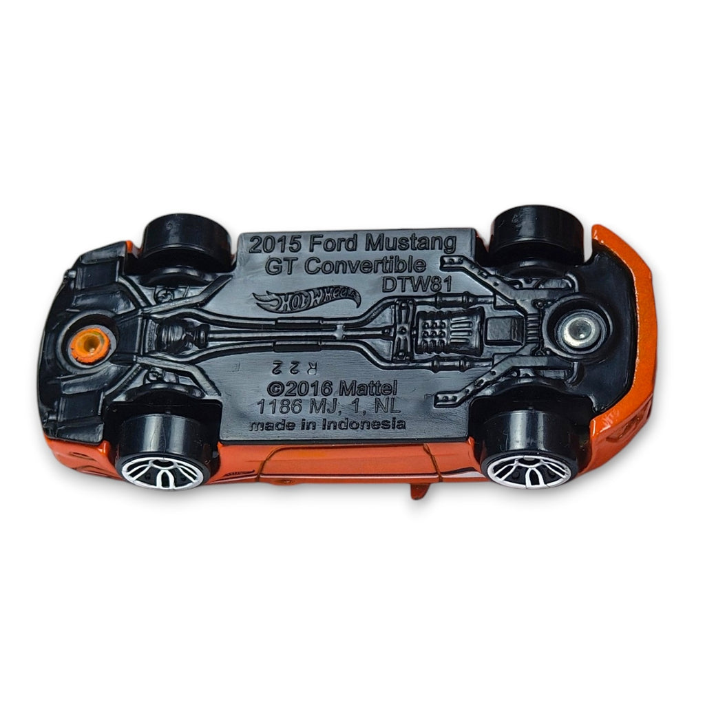 Hot Wheels - 2015 Ford Mustang GT Convertible - Luzak